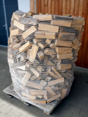 ESCHE auf Palette (Scheit ca. 25cm)